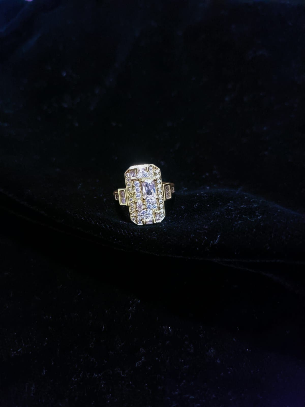 Art Deco Halo Ring — Baguette Center
