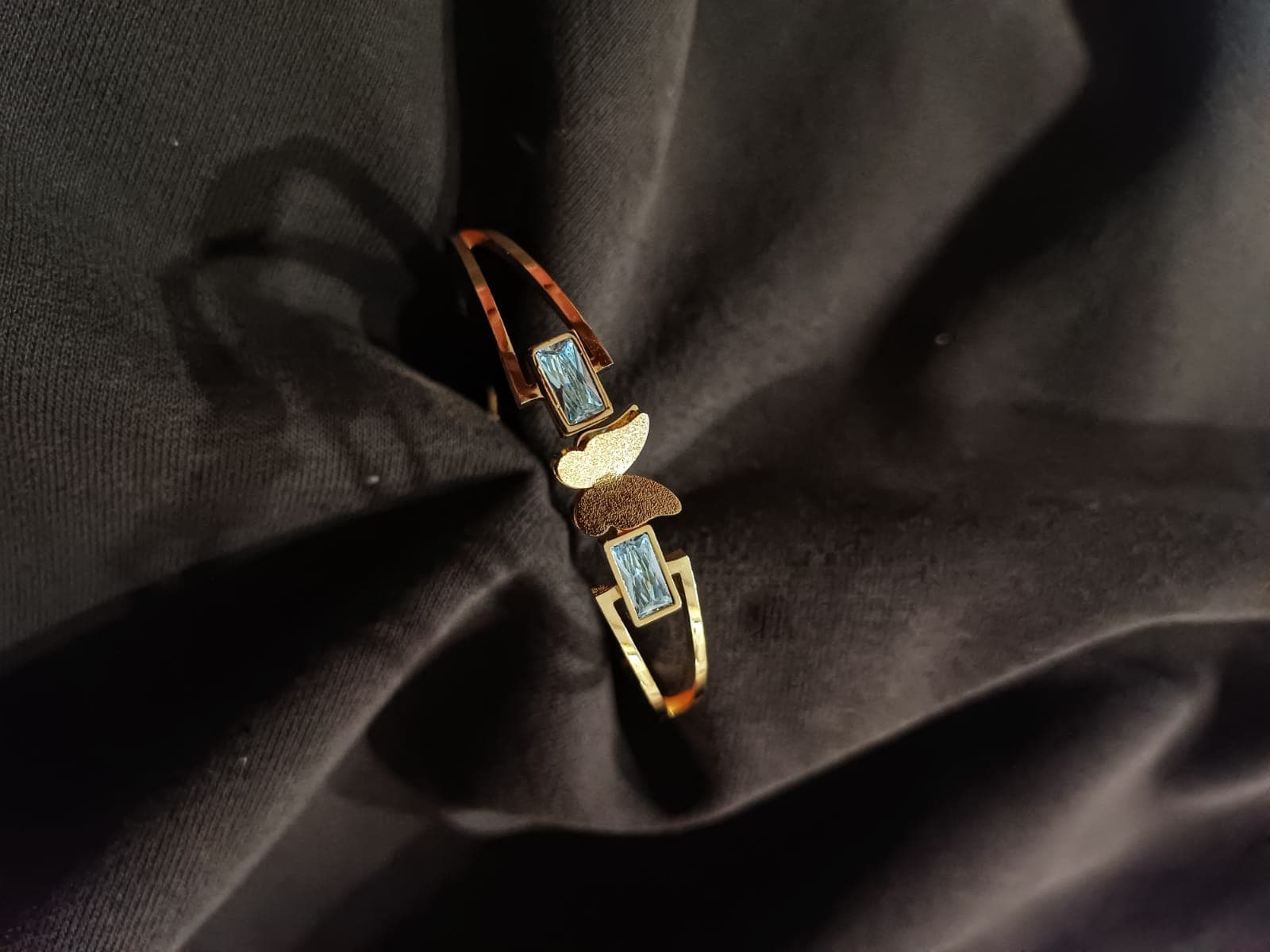 Blue Baguette Heart Bangle